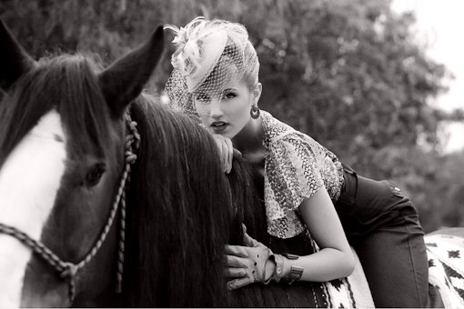dianna-agron-and-alex-pettyfer-01 dianna-agron-and-alex-pettyfer-01