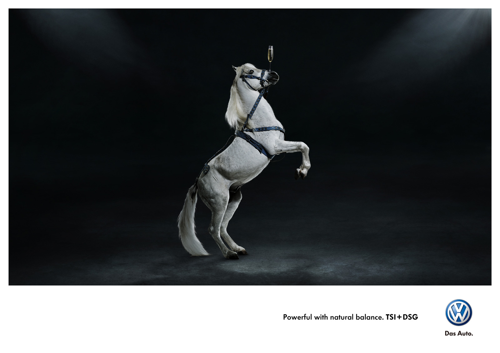 La Cavalière masquée | Ogilvy for Volkswagen: Powerful with natural balance TSI + DSG